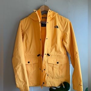 The Northface Women’s Zoomie Jacket